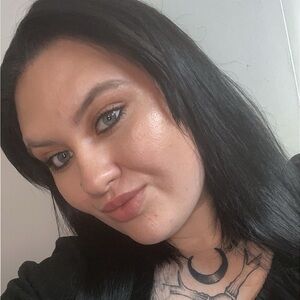 Meet your Posher, Kira